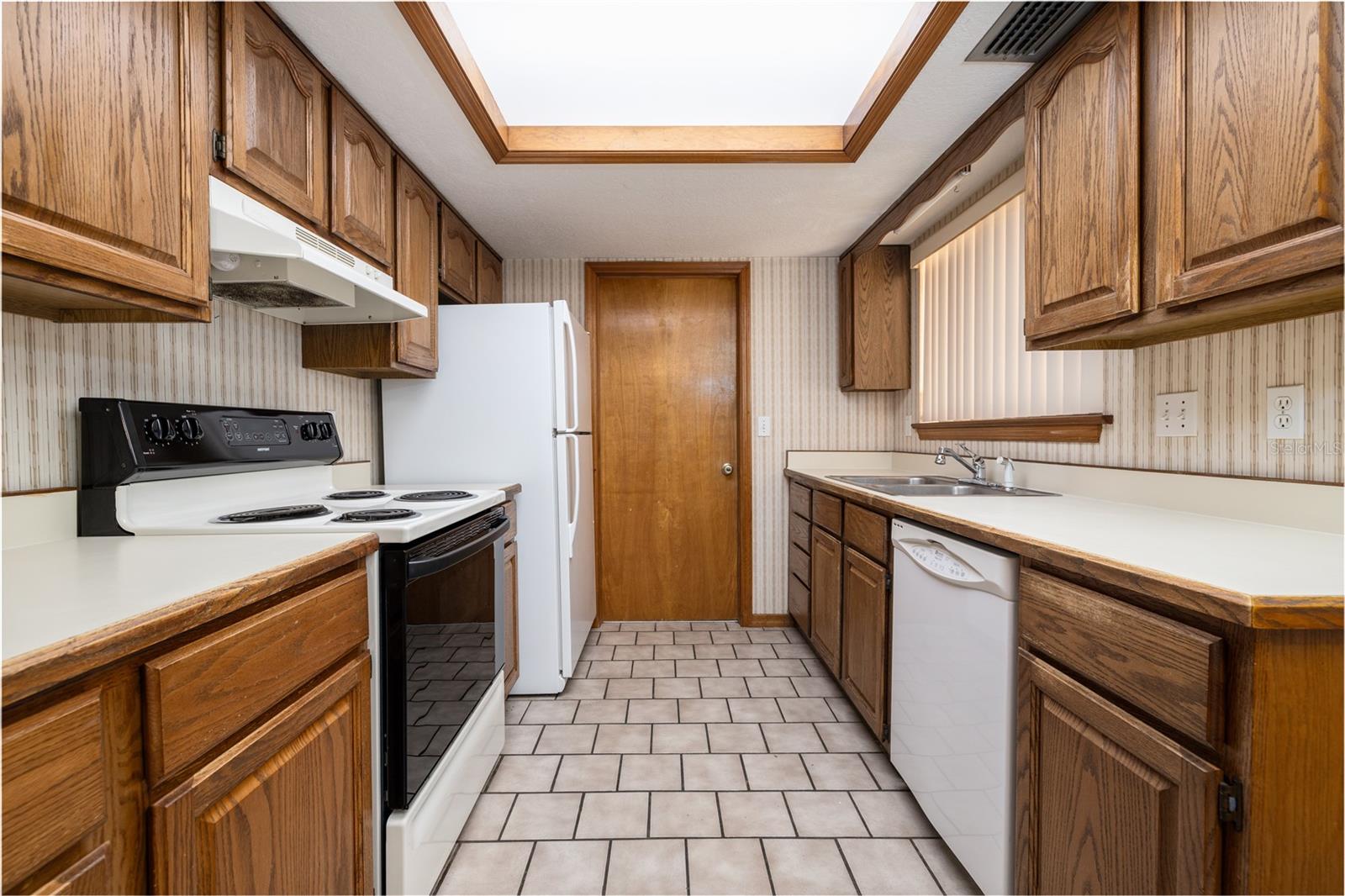 HIDDEN PINES PH 02 - Residential Lease