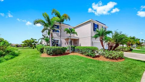 Photo of 112 Slipper Key Road, Apollo Beach, FL 33572 (MLS # TB8423154)