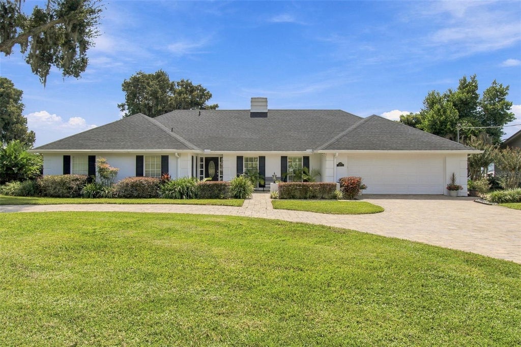 Photo of 1921 Manor Circle SE, Winter Haven, FL 33880 (MLS # L4965515)