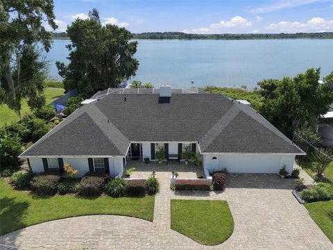 Photo of 1921 Manor Circle SE, Winter Haven, FL 33880 (MLS # L4965515)