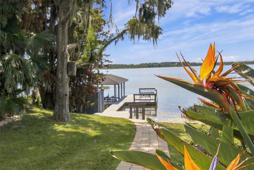 Photo of 1921 Manor Circle SE, Winter Haven, FL 33880 (MLS # L4965515)