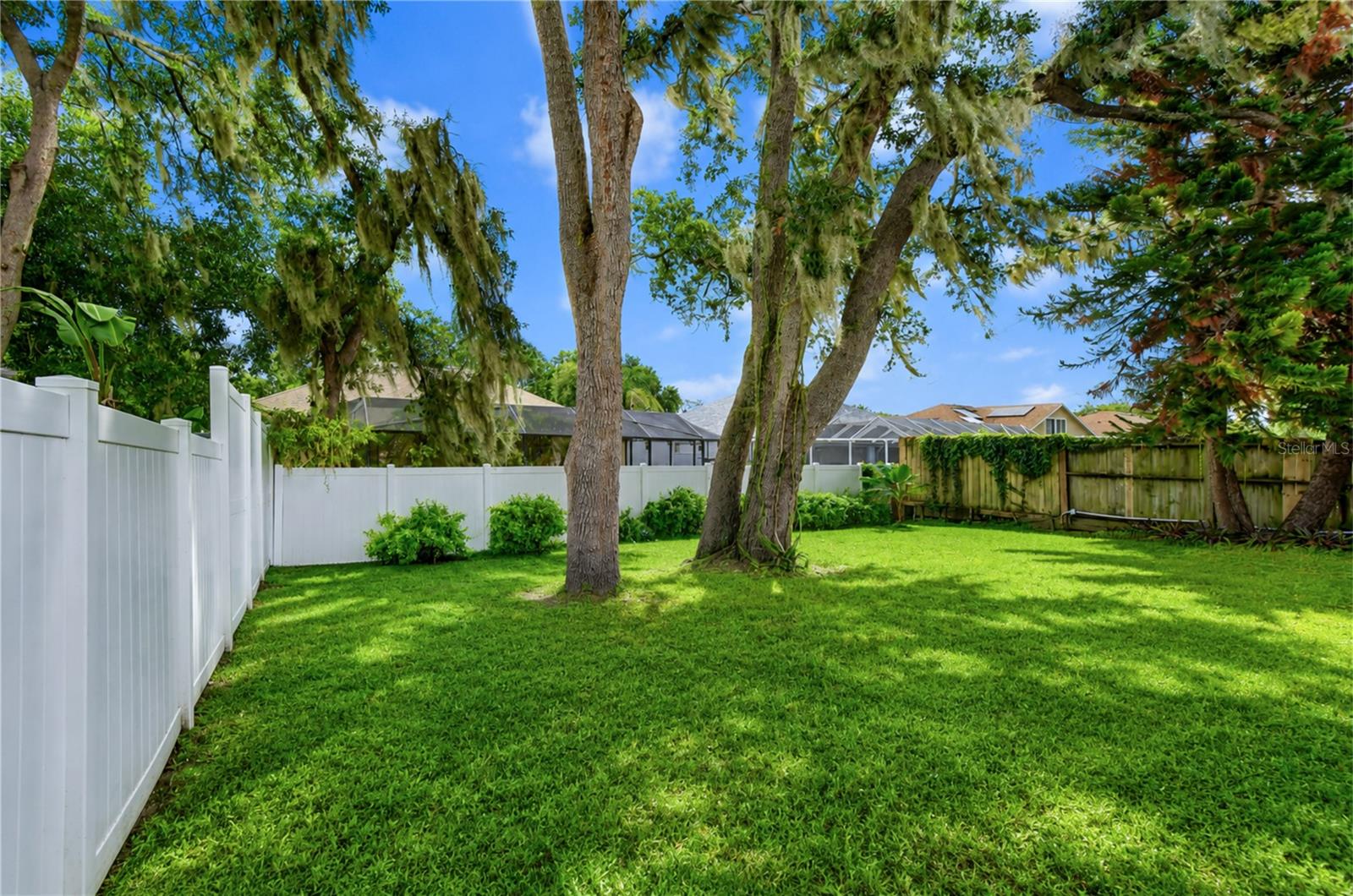 2512 WRENCREST CIRCLE
