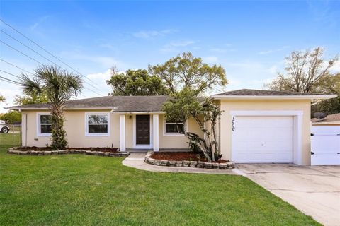 Photo of 7000 Watseka Avenue, Orlando, FL 32818 (MLS # O6364086)