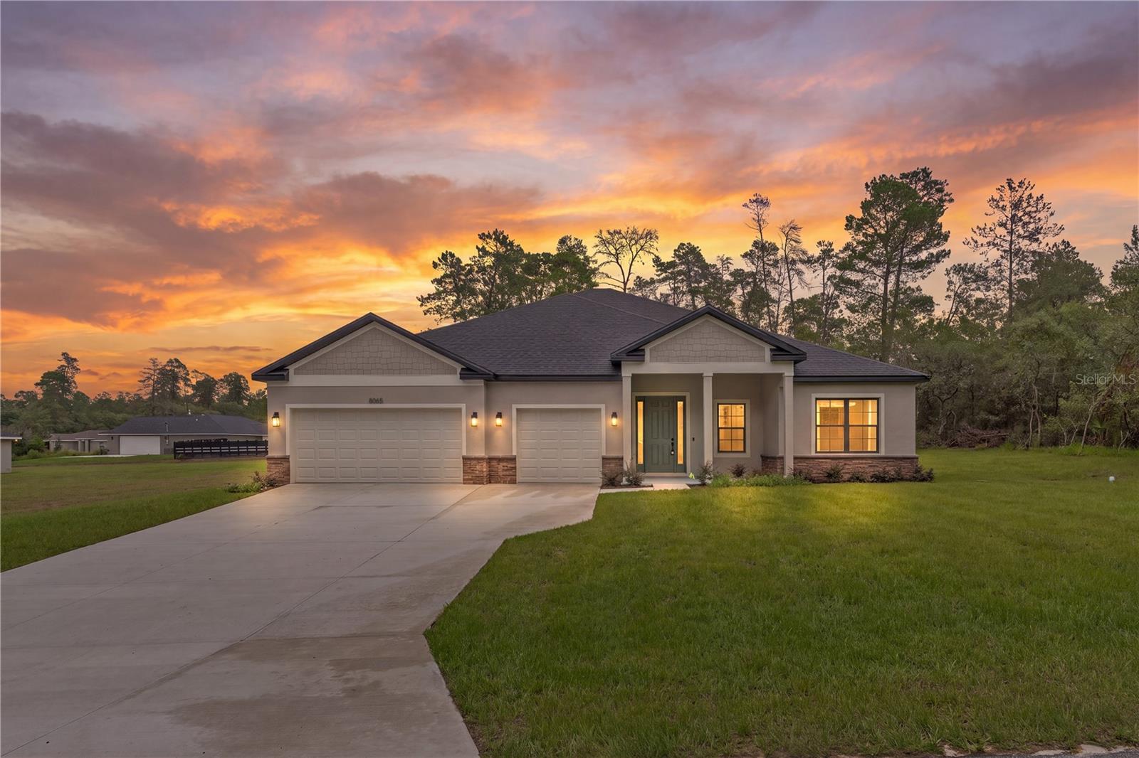8065 N DOTHAN DRIVE