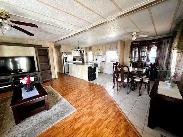 606 CYPRUS COURT