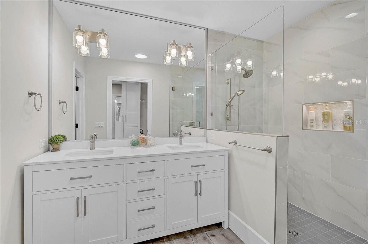 MISSION VLY ESTATES SEC A - Residential