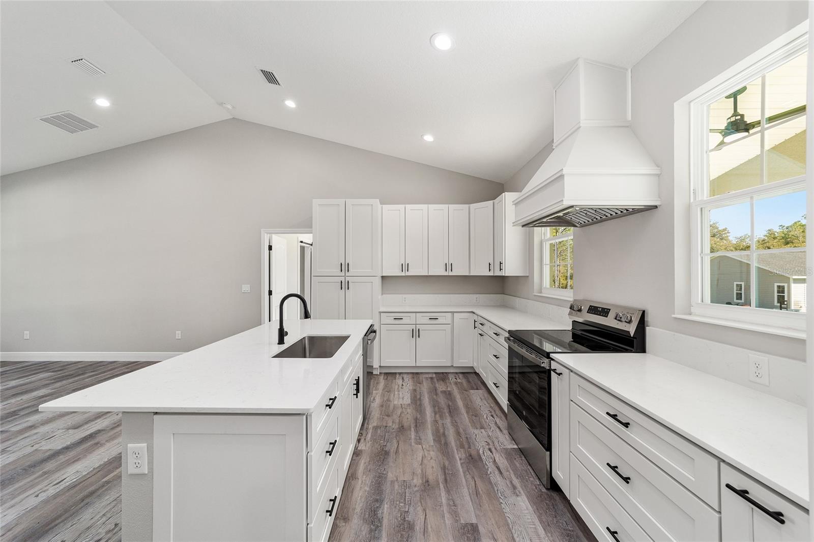 WILLISTON HYLNDS GOLF & C CLUB ESTATE - Residential Lease