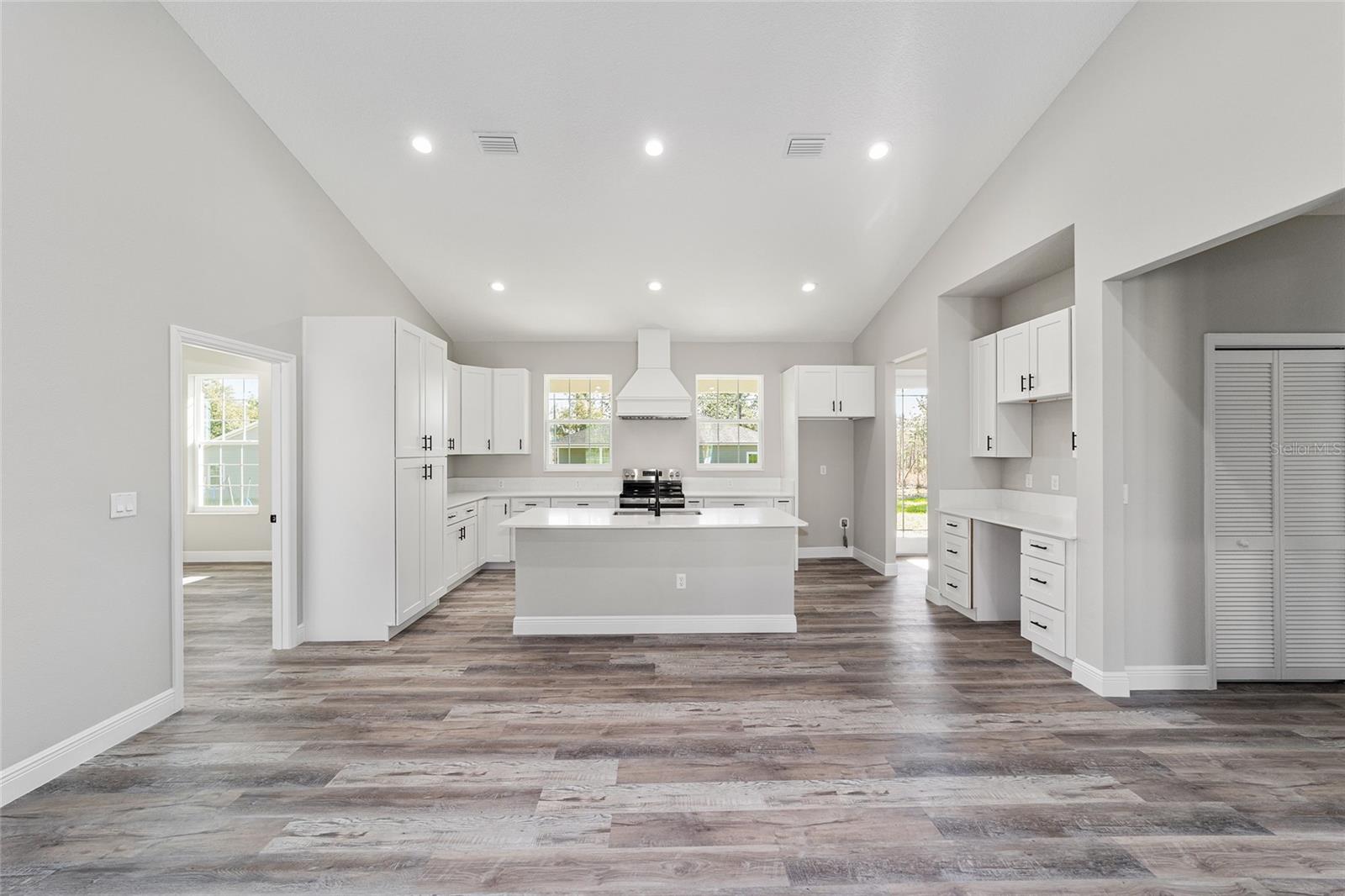 WILLISTON HYLNDS GOLF & C CLUB ESTATE - Residential Lease