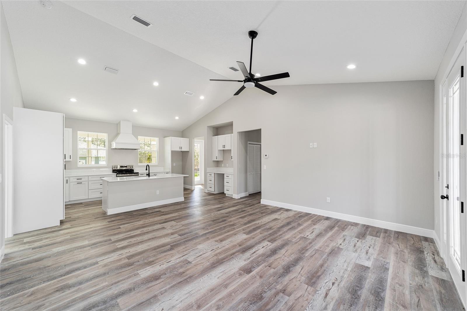 WILLISTON HYLNDS GOLF & C CLUB ESTATE - Residential Lease
