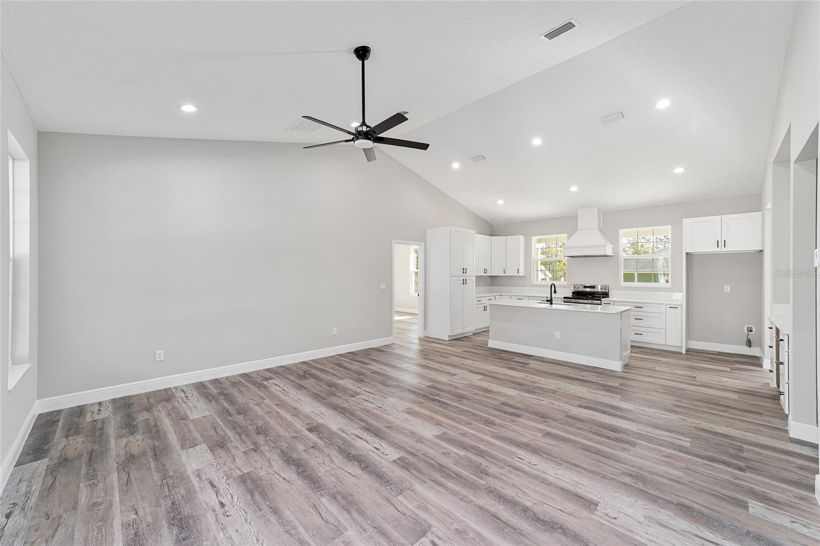 WILLISTON HYLNDS GOLF & C CLUB ESTATE - Residential Lease