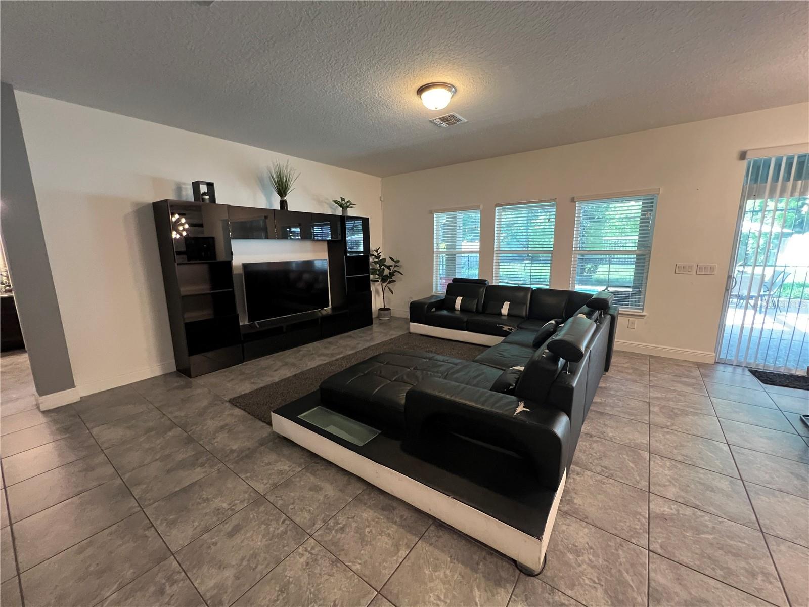 NOVA GROVE - Residential Lease