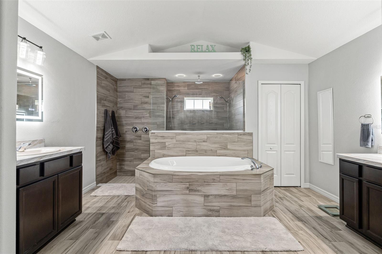 ROYAL HIGHLANDS UNIT 9 (3400) - Residential