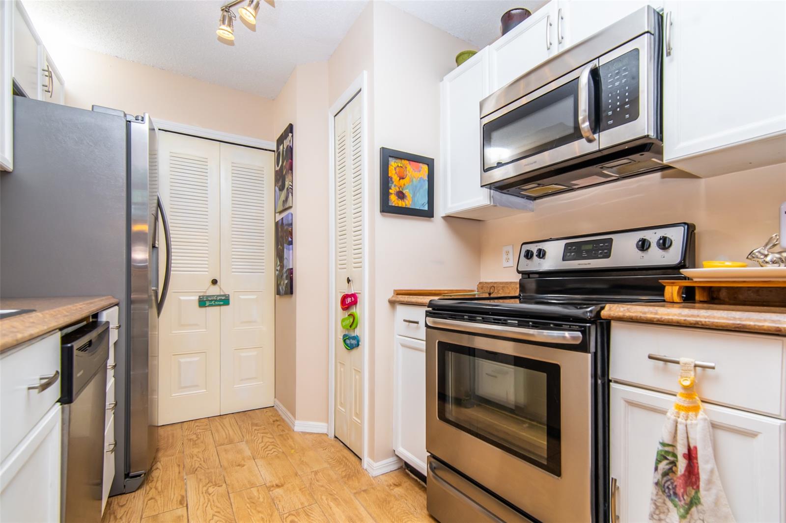 Sun Beach Club Condo Ph 01-03 - Residential