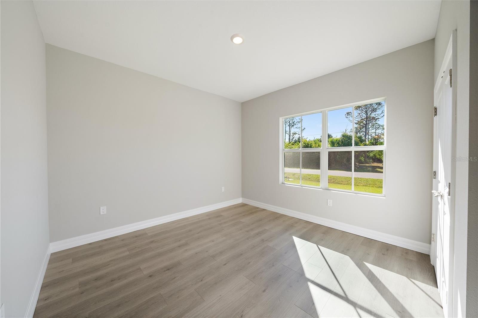 Picture for the property N6142527, 4 beds, 3 baths