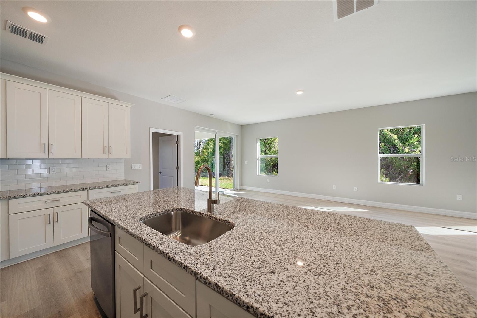 Picture for the property N6142527, 4 beds, 3 baths