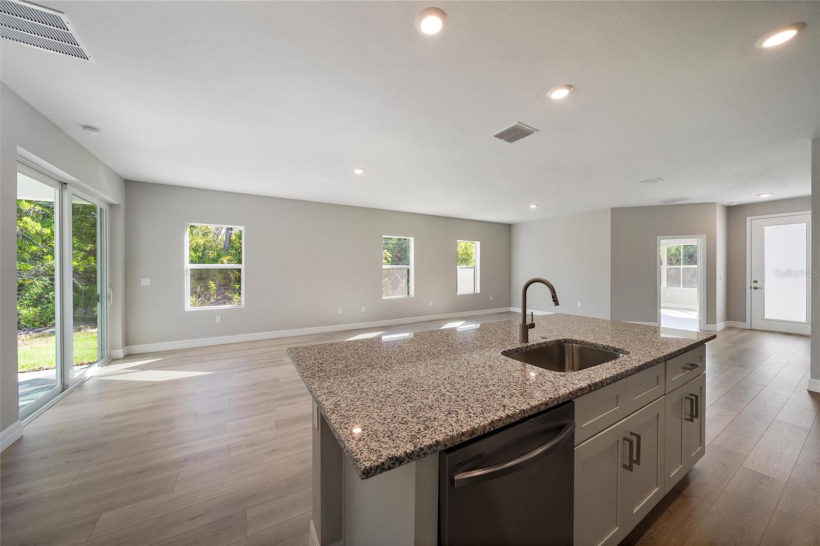 Picture for the property N6142527, 4 beds, 3 baths