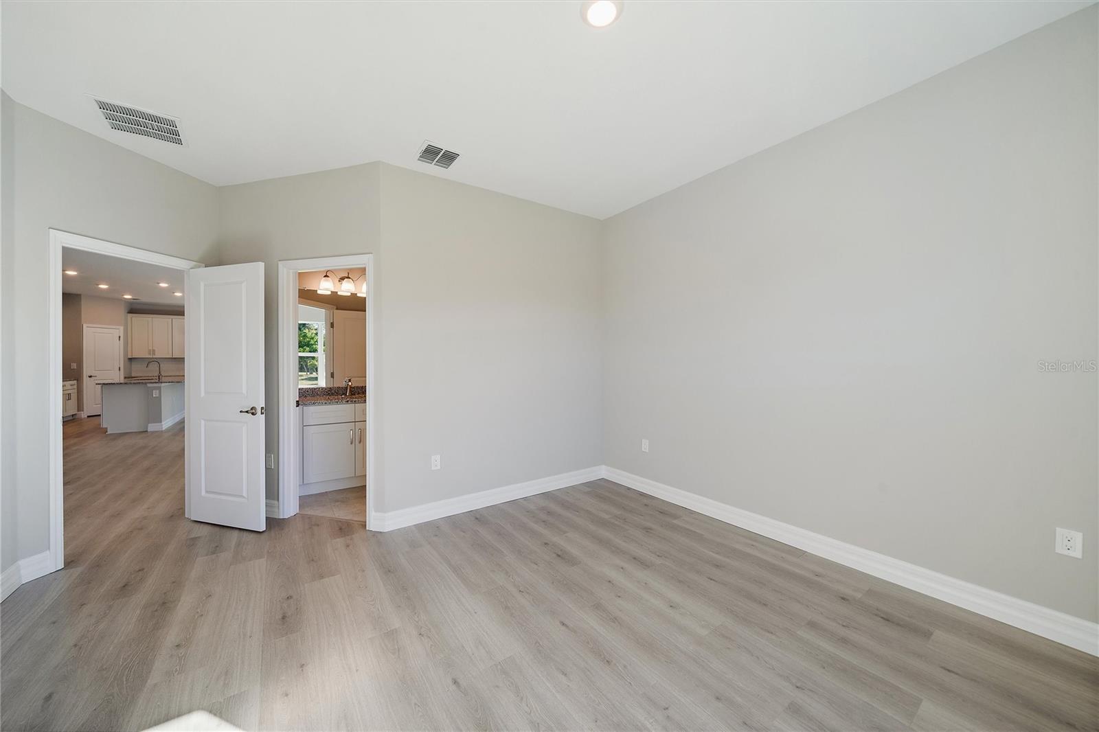 Picture for the property N6142527, 4 beds, 3 baths