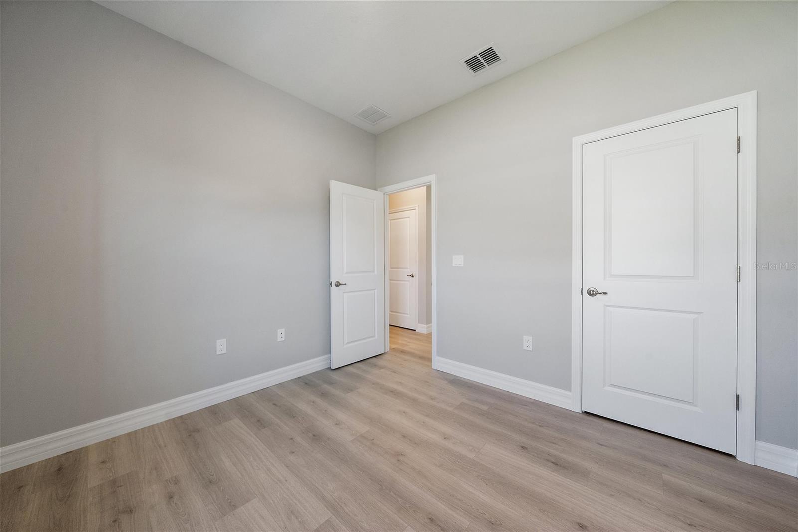 Picture for the property N6142527, 4 beds, 3 baths