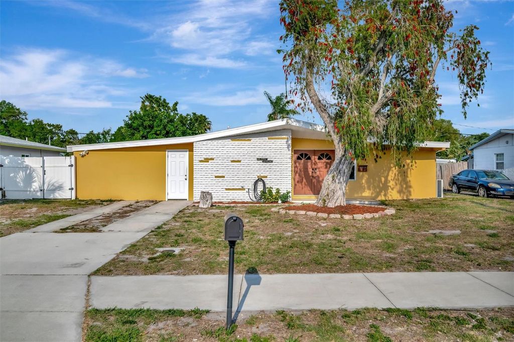 Photo of 6607 Georgia Avenue, Bradenton, FL 34207 (MLS # A4684012)