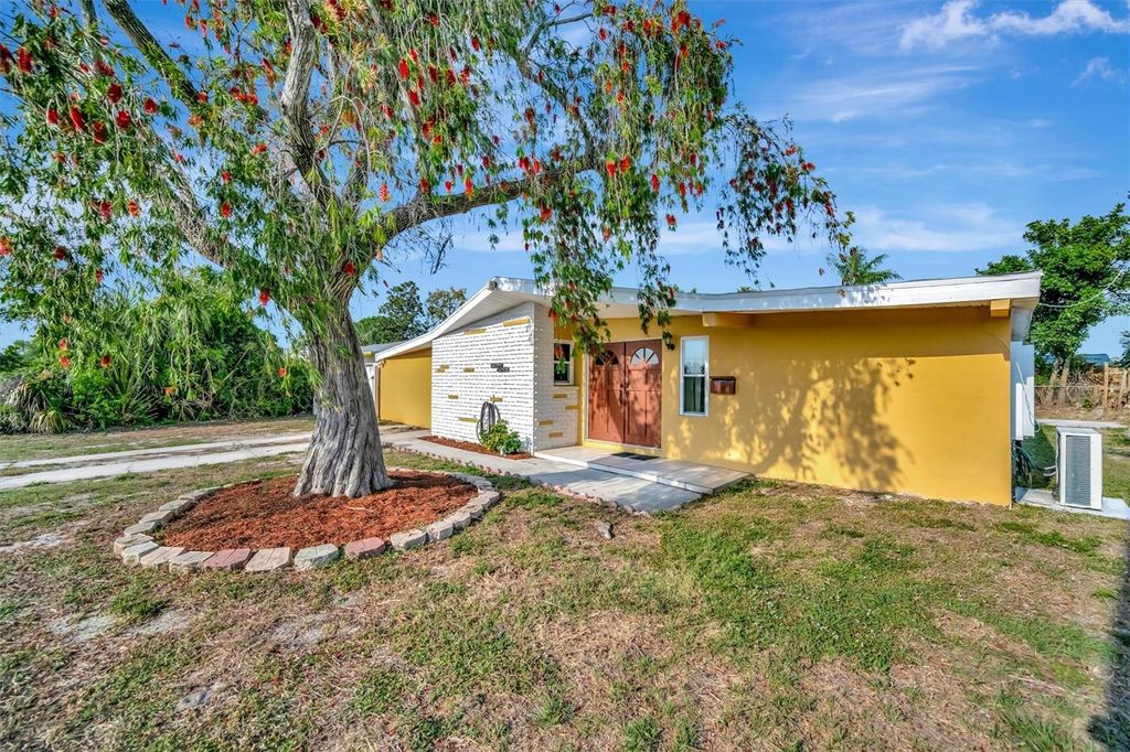 Photo of 6607 Georgia Avenue, Bradenton, FL 34207 (MLS # A4684012)