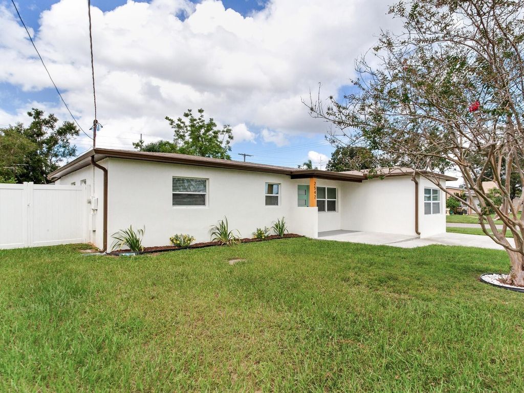 Photo of 2542 W Knollwood Street, Tampa, FL 33614 (MLS # TB8432954)