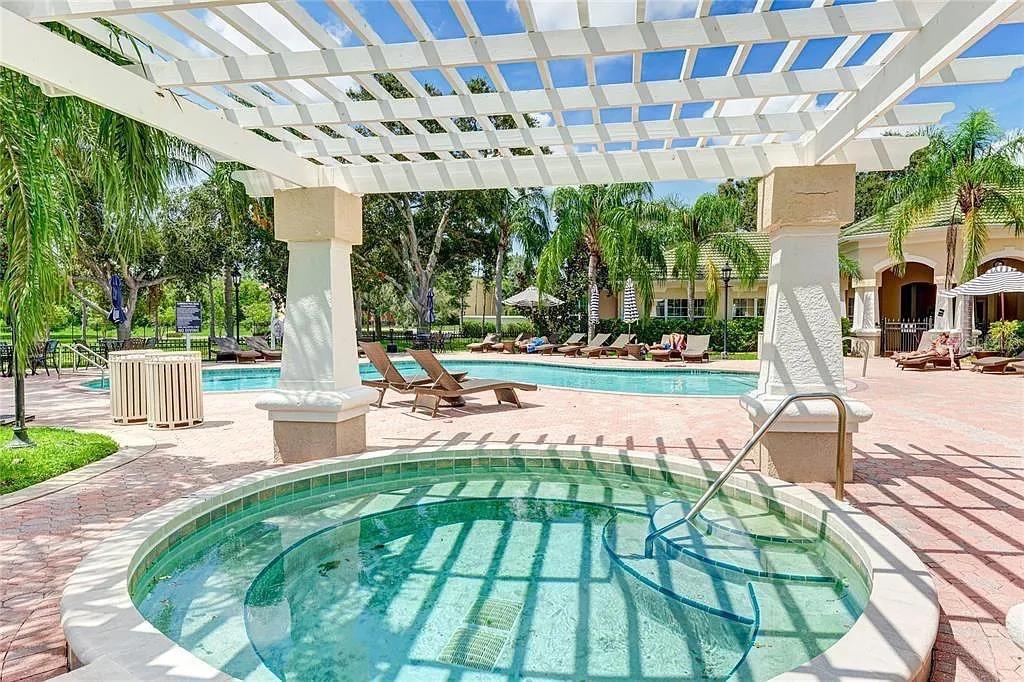SERENADE ON PALMER RANCH - Residential