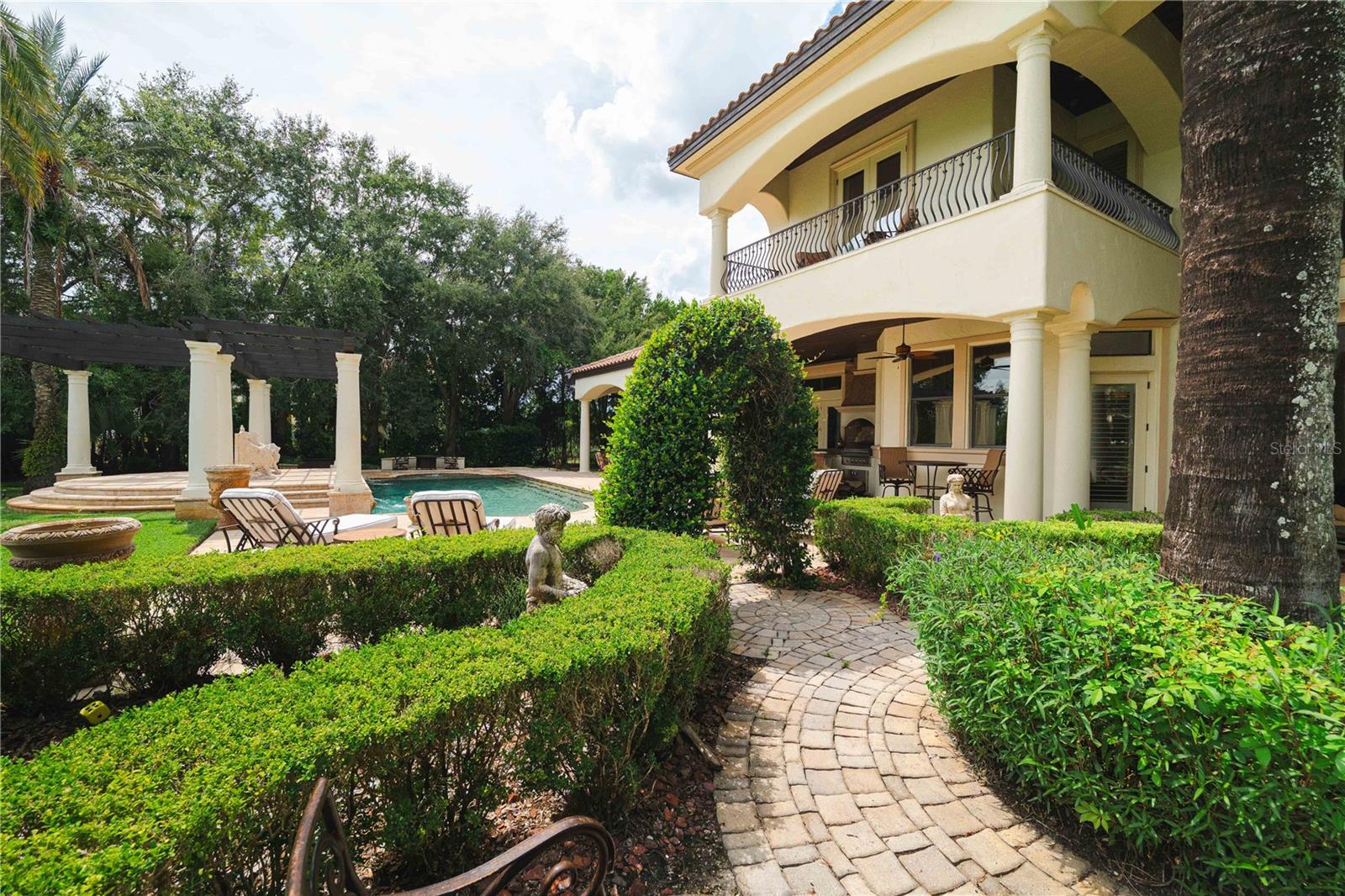 STEEPLECHASE - Residential