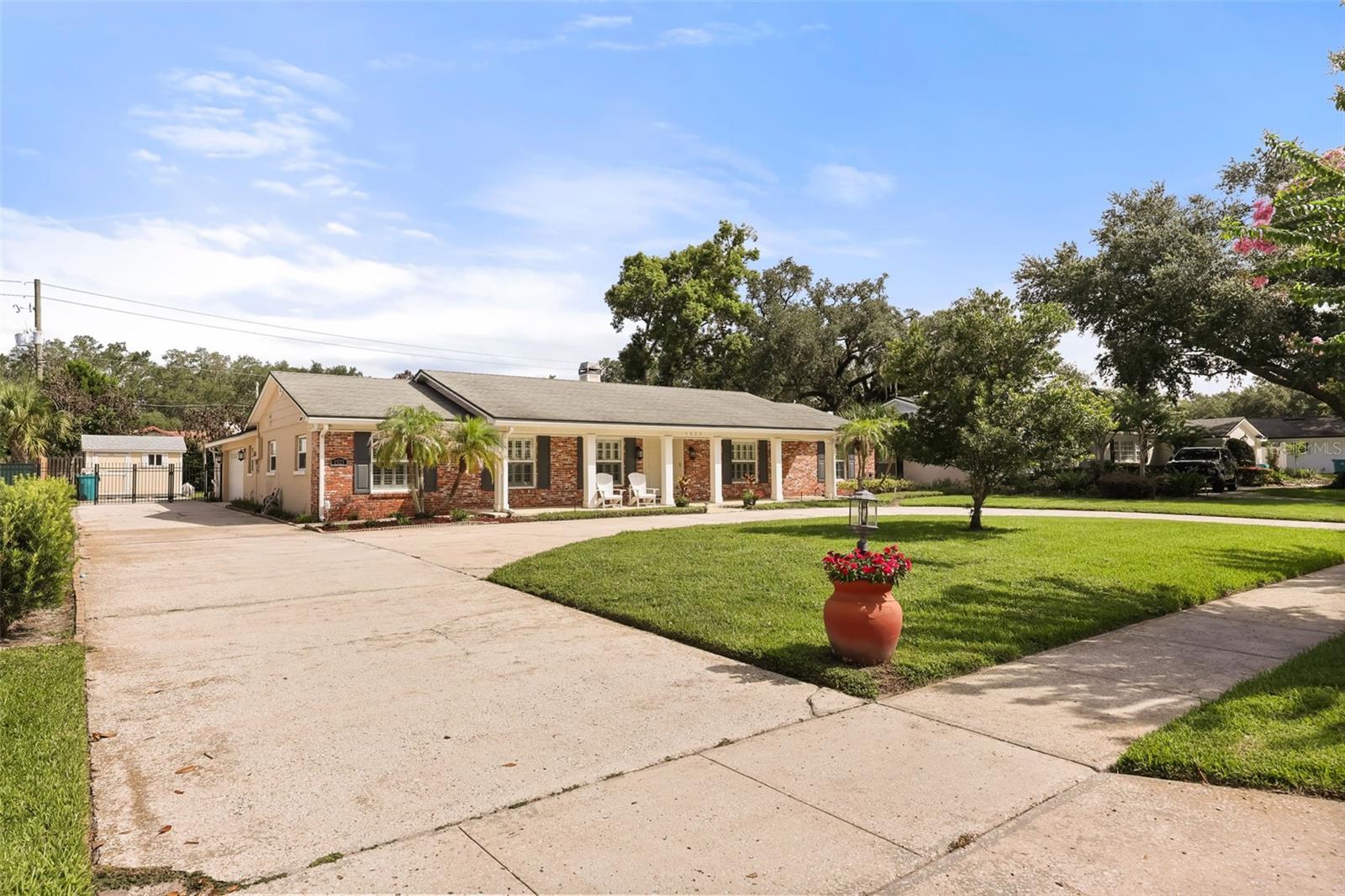 1523 LAKE SHORE DRIVE
