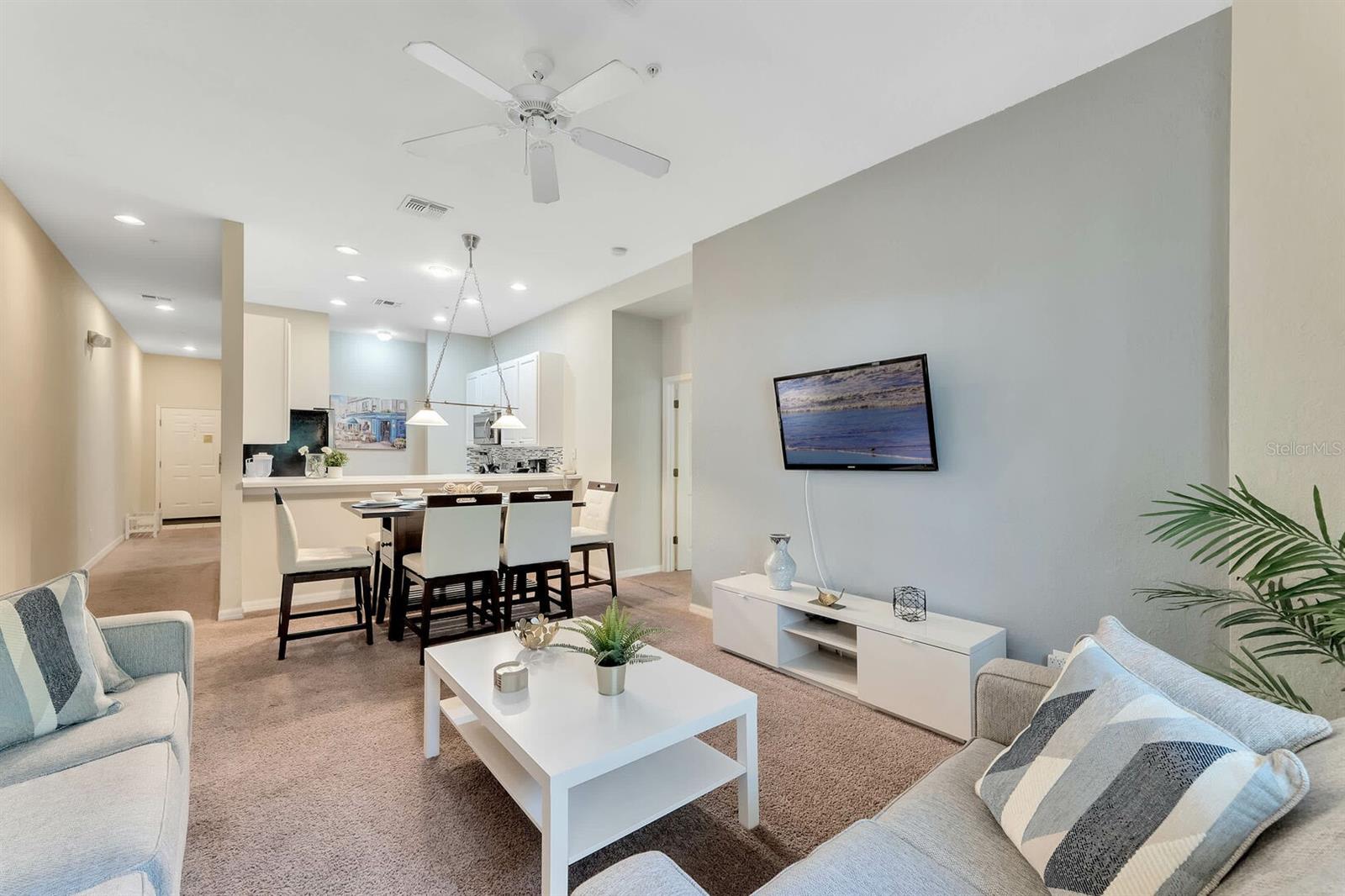 806 LUCAYA LOOP