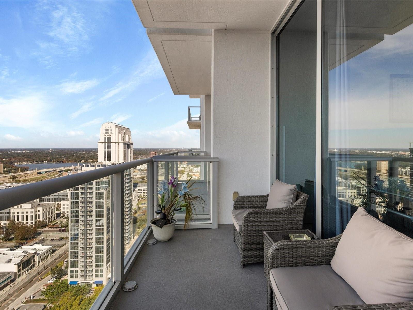 VUE/LK EOLA - Residential Lease