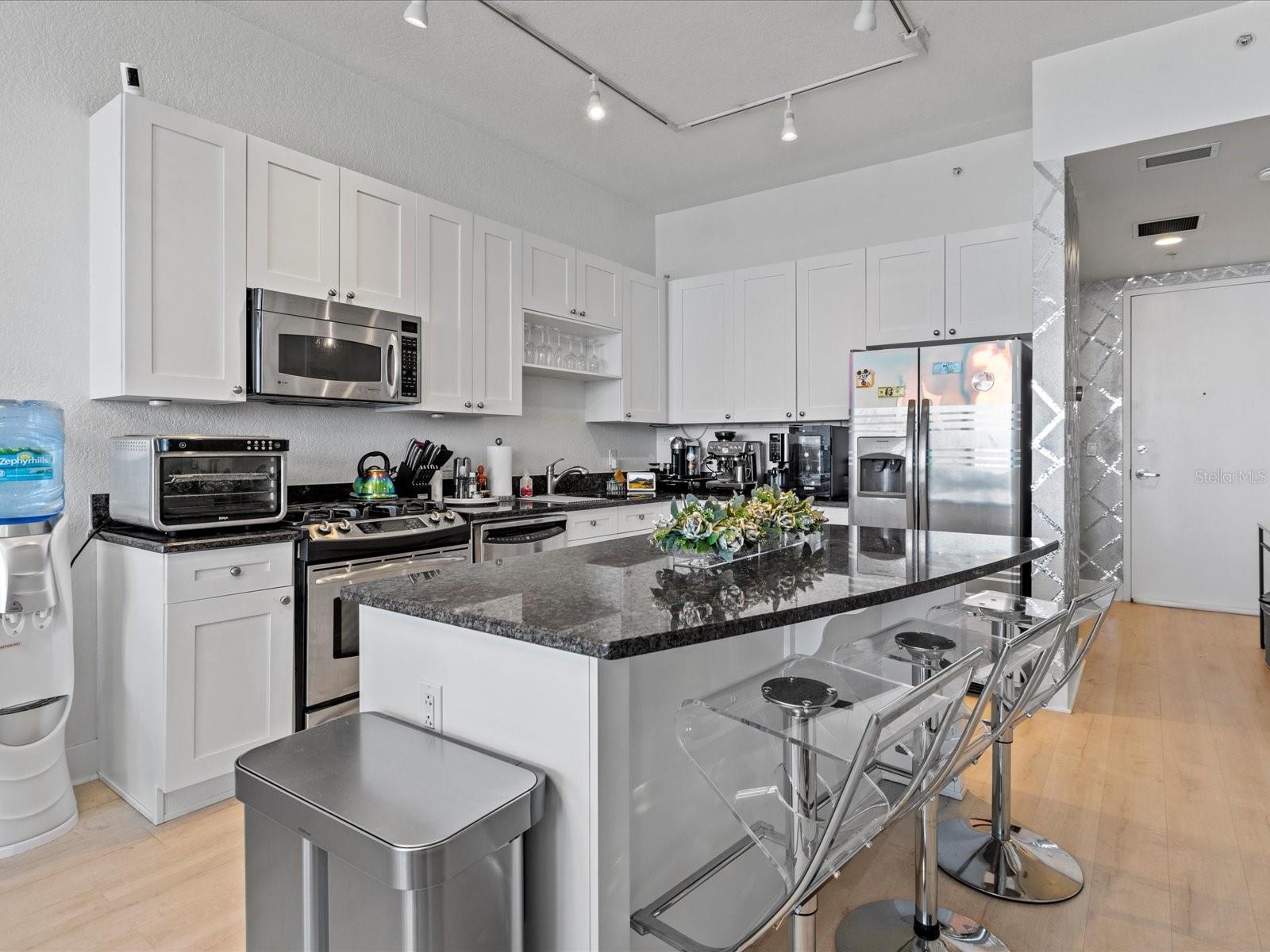 VUE/LK EOLA - Residential Lease