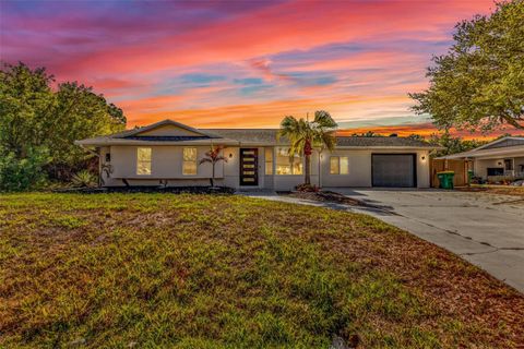 923 LINNAEN TERRACE NW PORT CHARLOTTE FL 33948