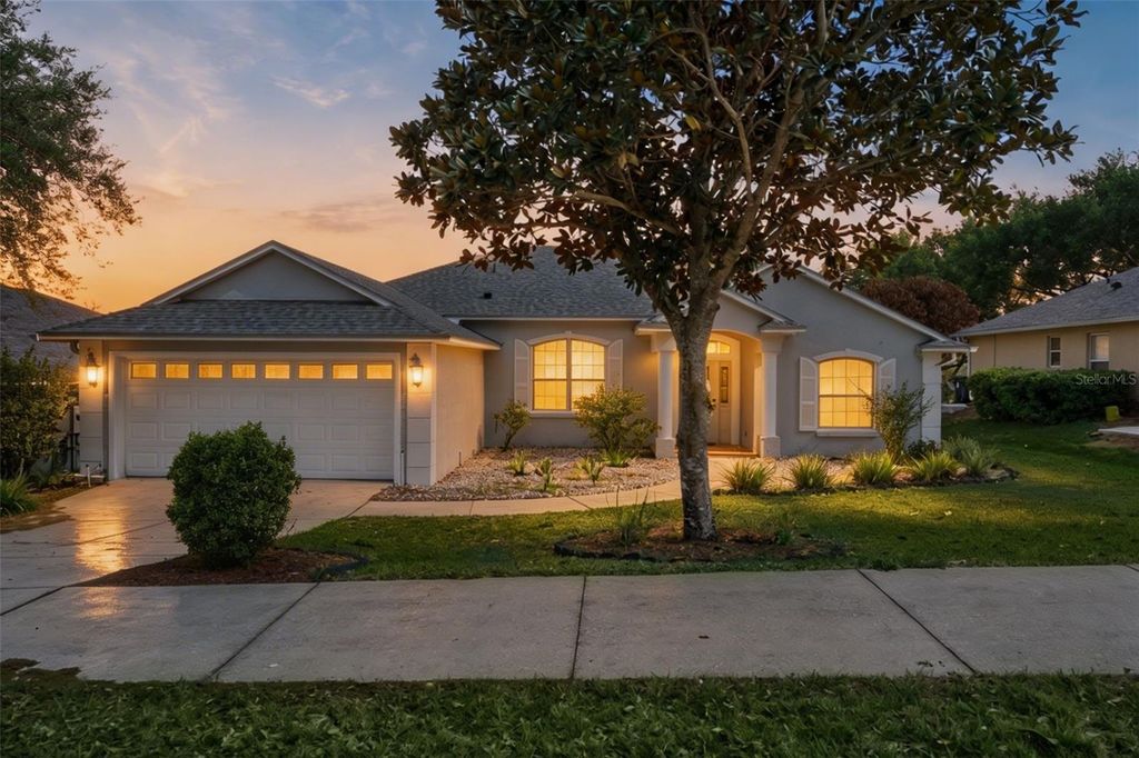 Photo of 827 Princeton Drive, Clermont, FL 34711 (MLS # O6389742)