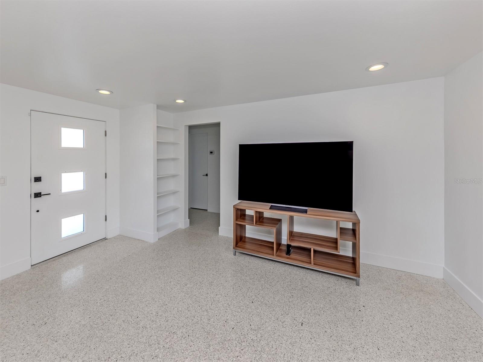 SORRENTO SHORES - Residential