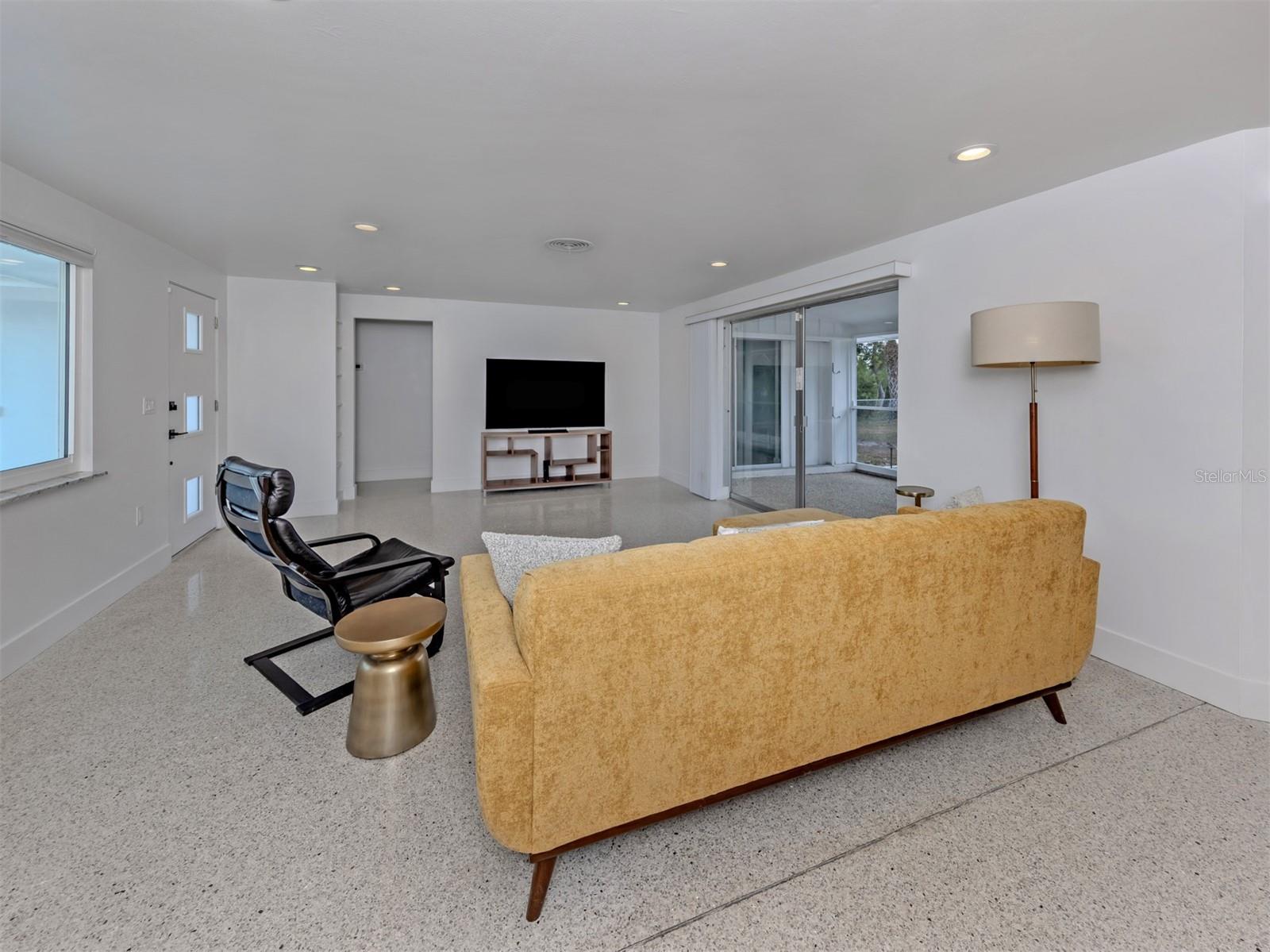 SORRENTO SHORES - Residential