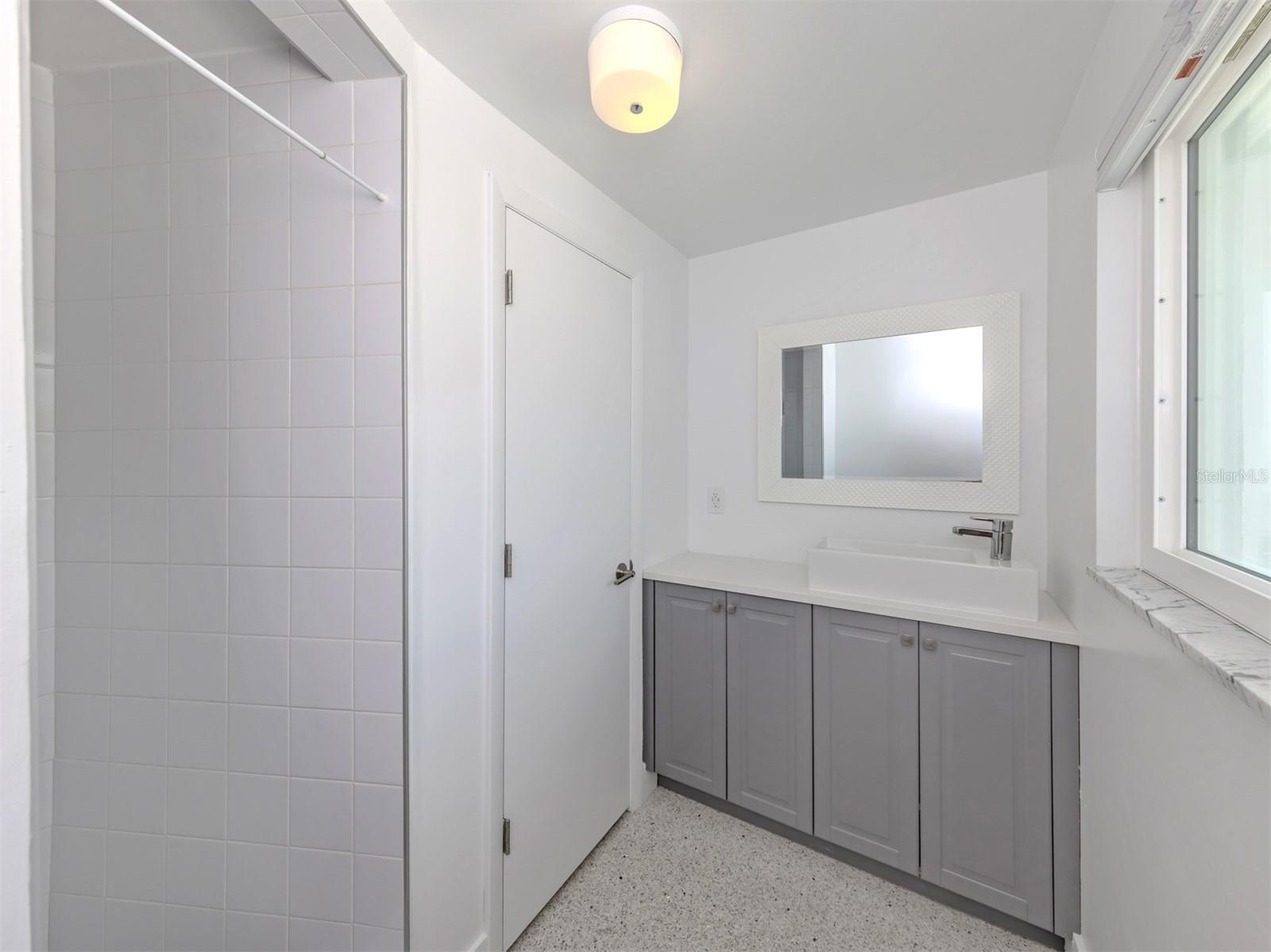 SORRENTO SHORES - Residential