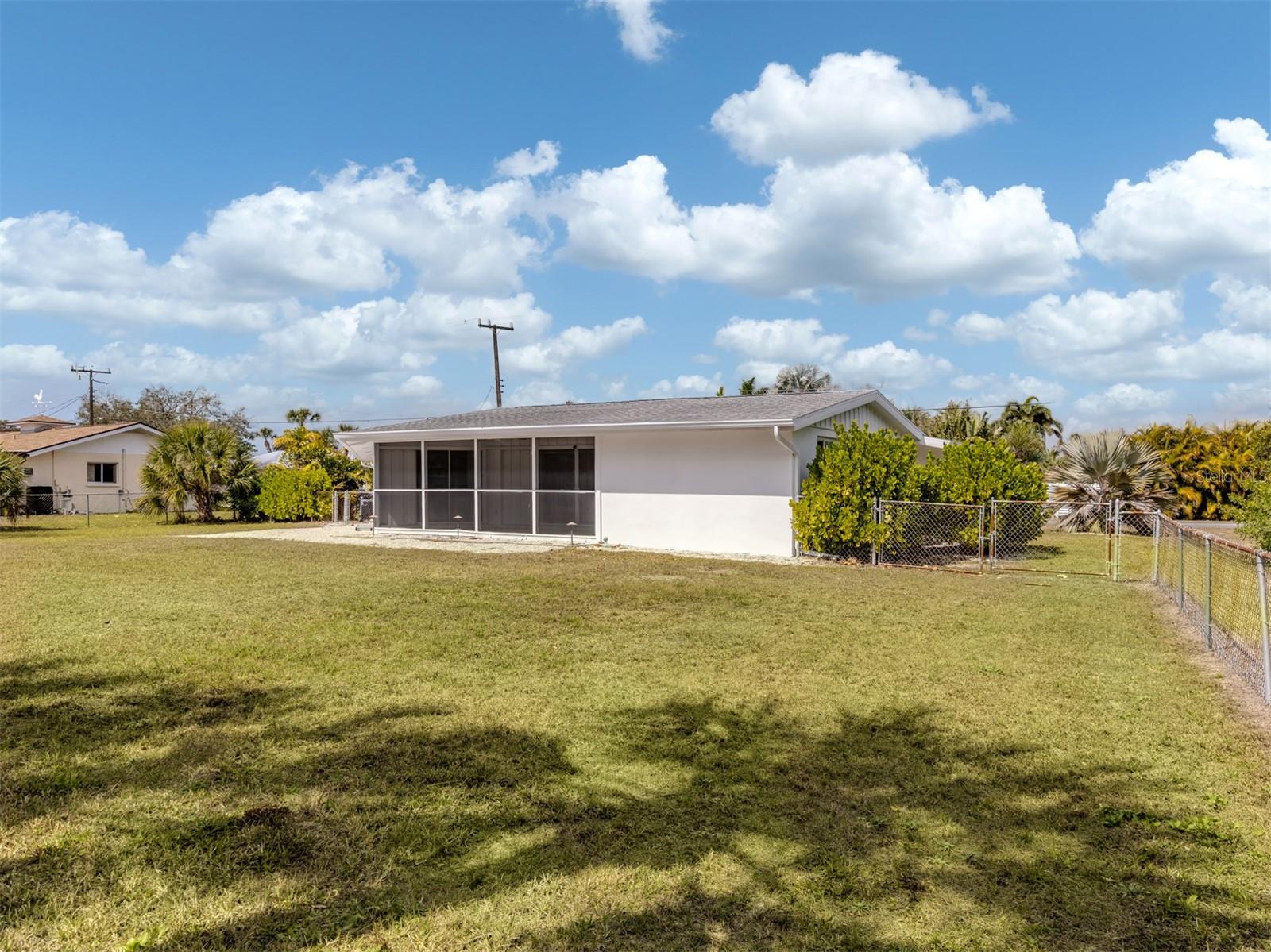 SORRENTO SHORES - Residential