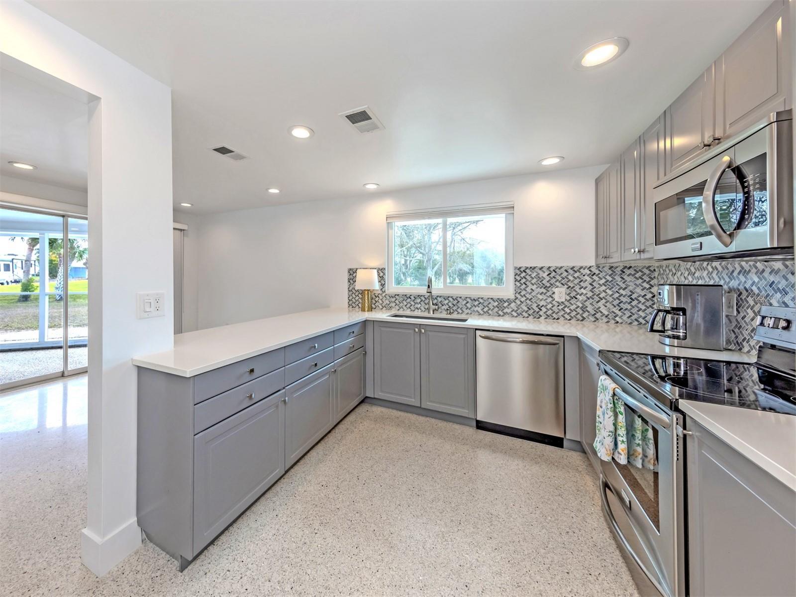 SORRENTO SHORES - Residential