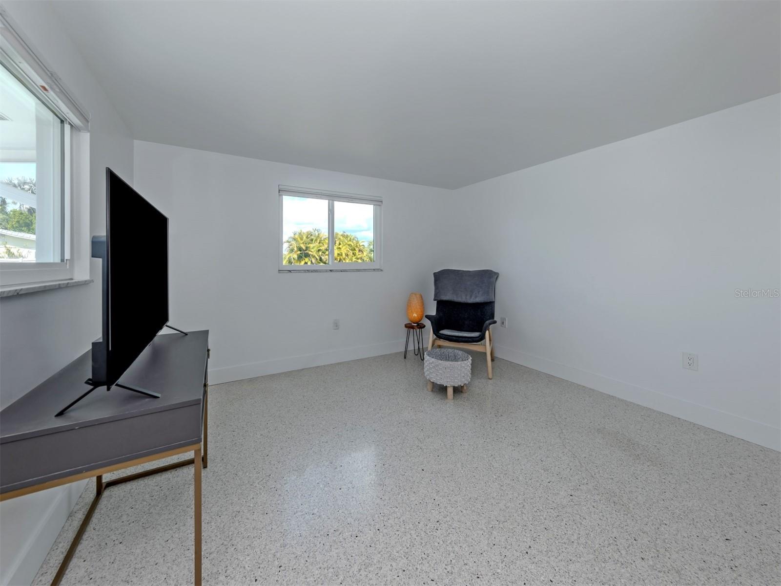 SORRENTO SHORES - Residential