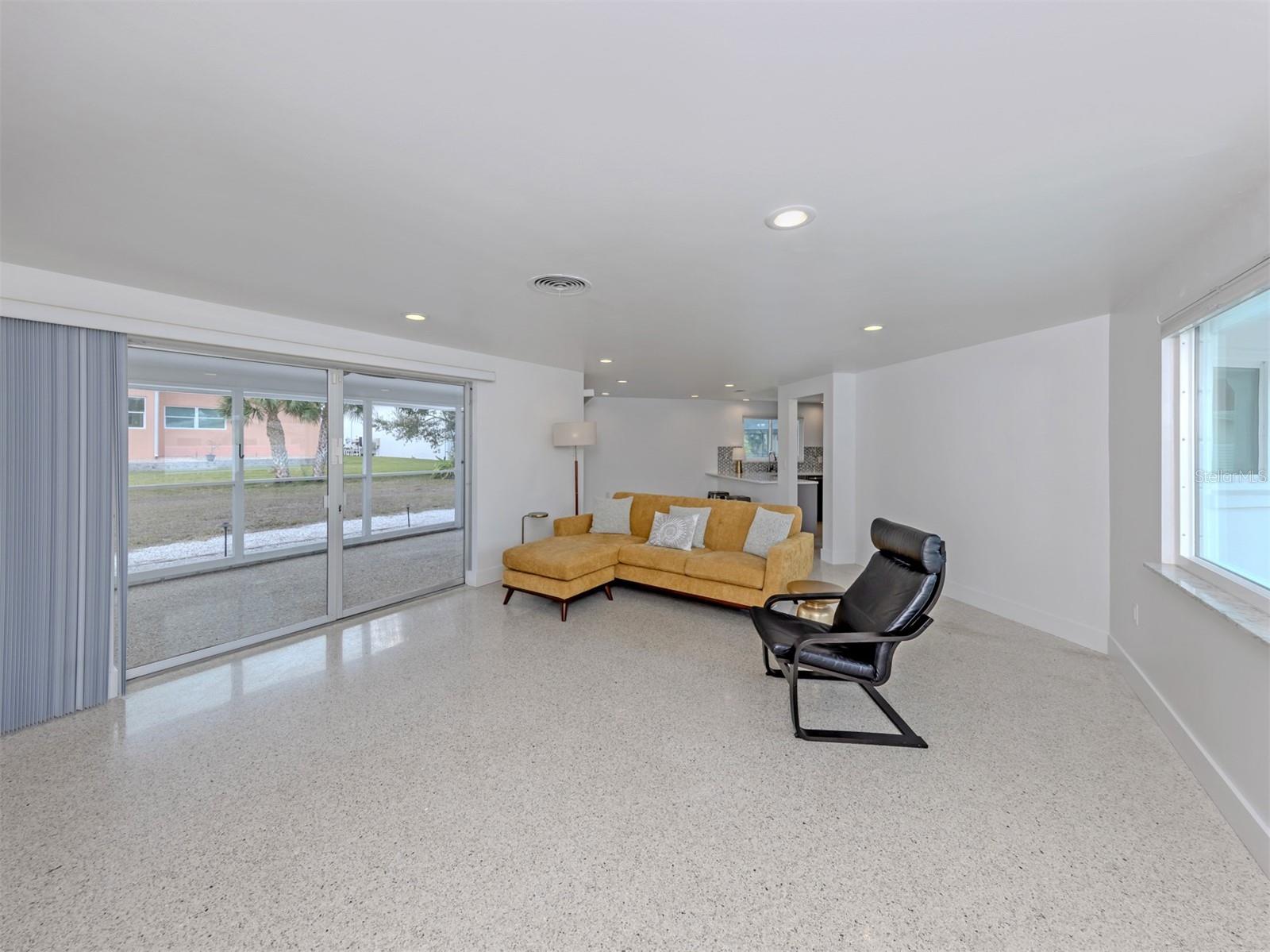 SORRENTO SHORES - Residential