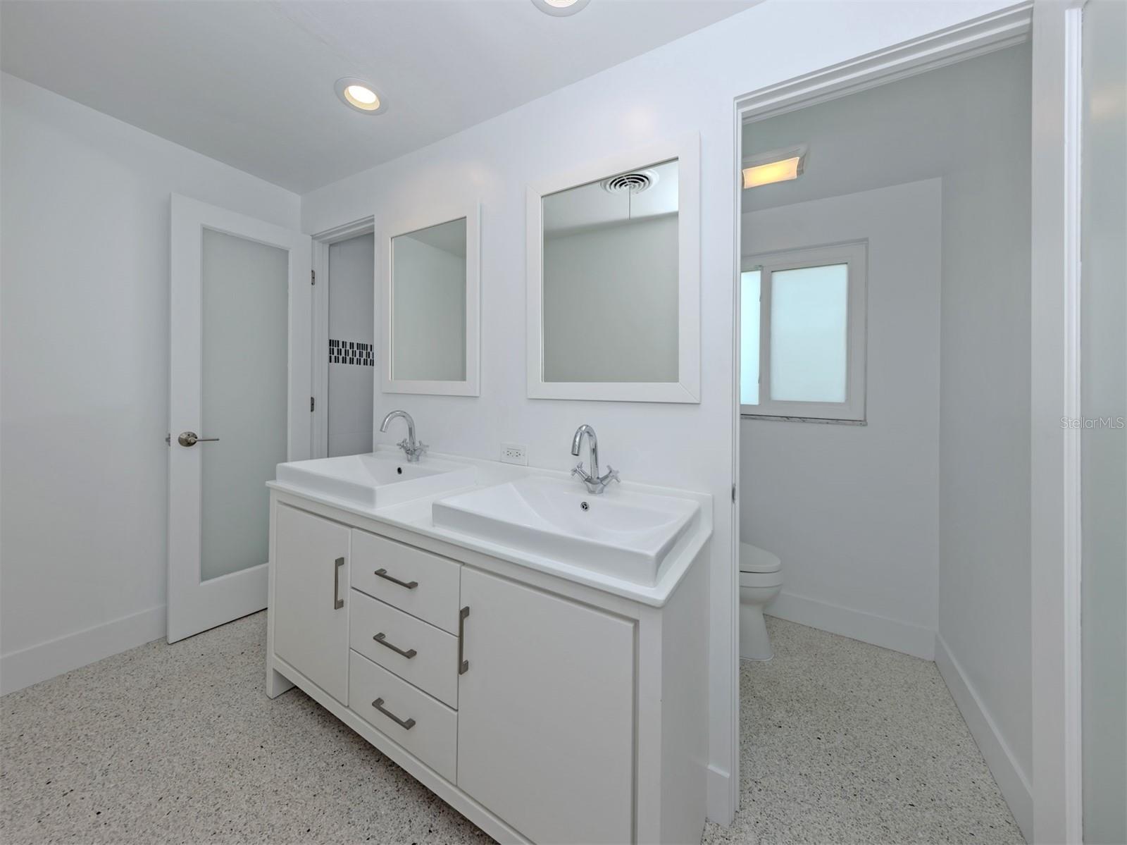 SORRENTO SHORES - Residential