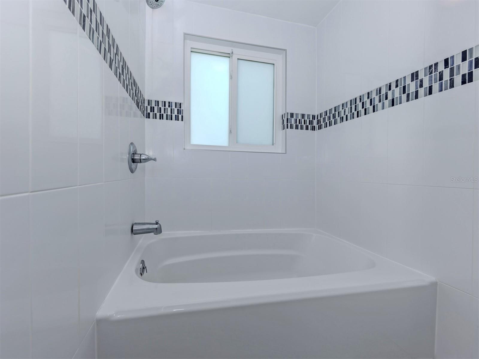 SORRENTO SHORES - Residential