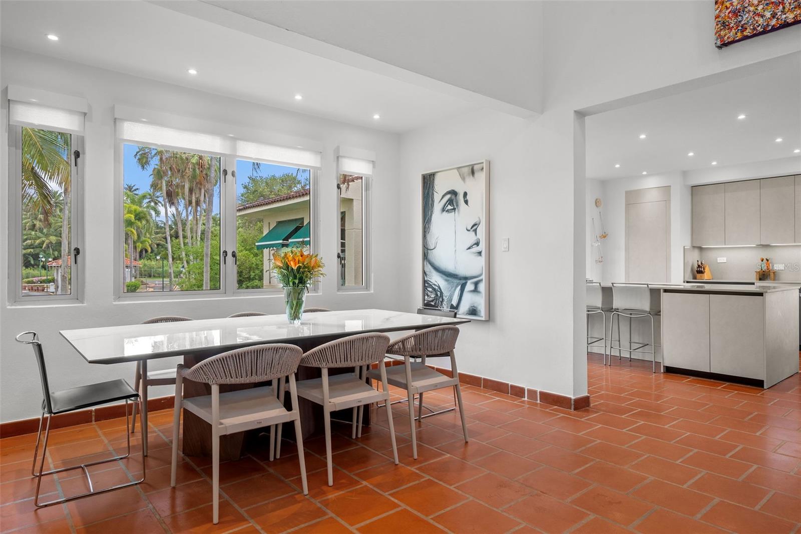 LAKESIDE VILLAS - Residential