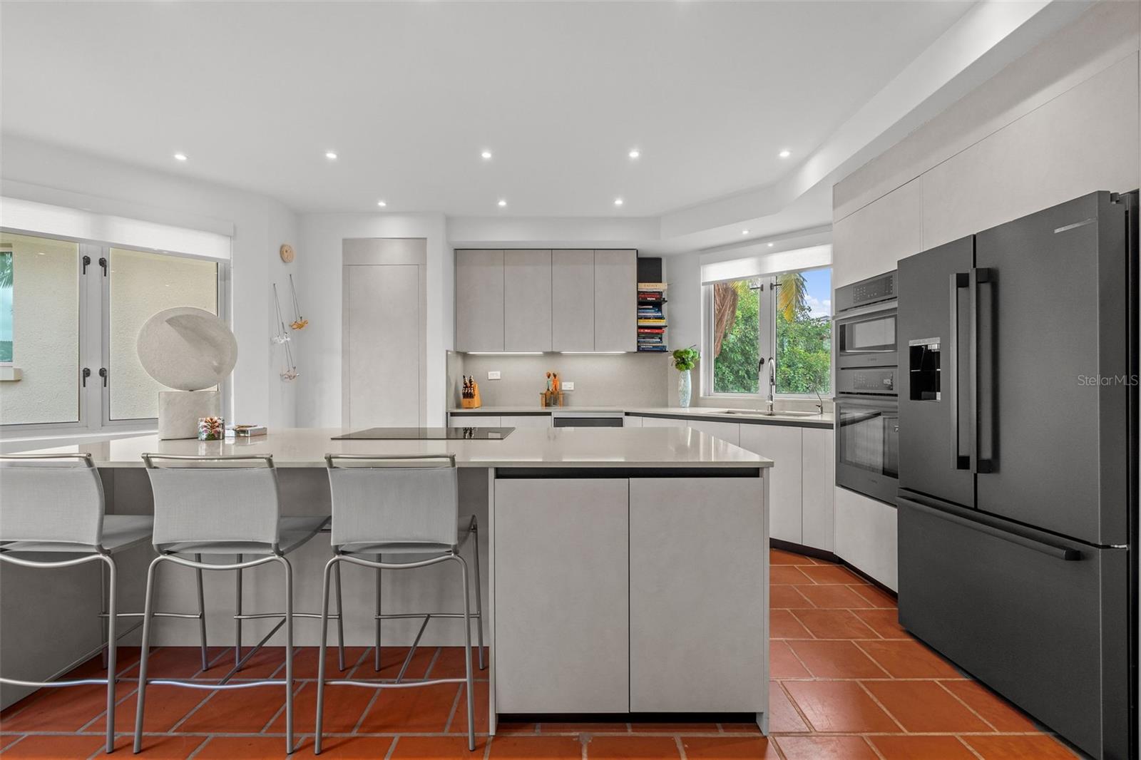 LAKESIDE VILLAS - Residential