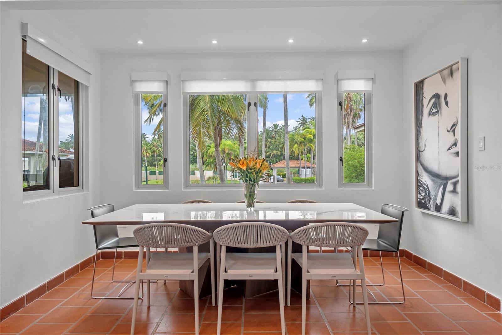 LAKESIDE VILLAS - Residential