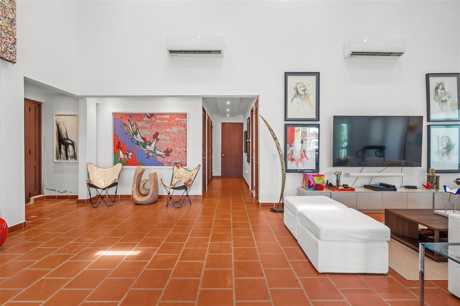 LAKESIDE VILLAS - Residential