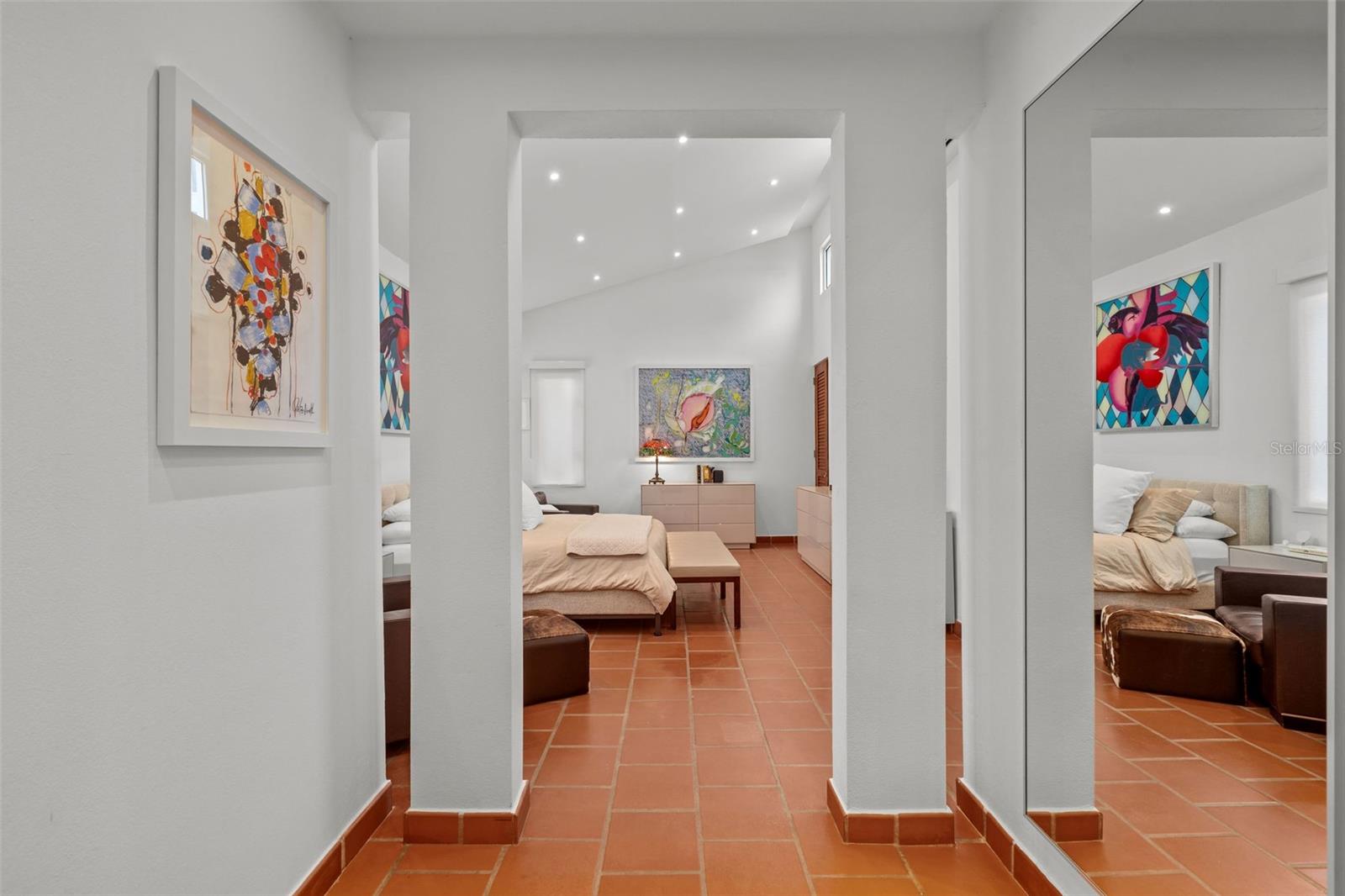 LAKESIDE VILLAS - Residential