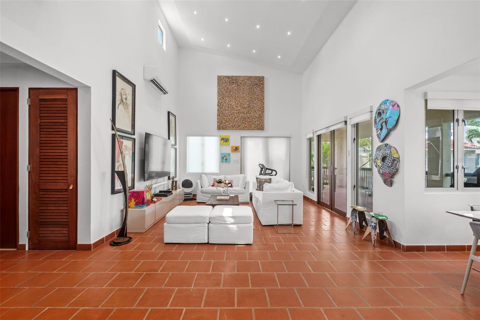 . LAKESIDE VILLAS D4