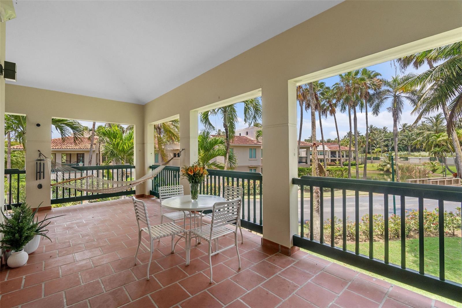 LAKESIDE VILLAS - Residential