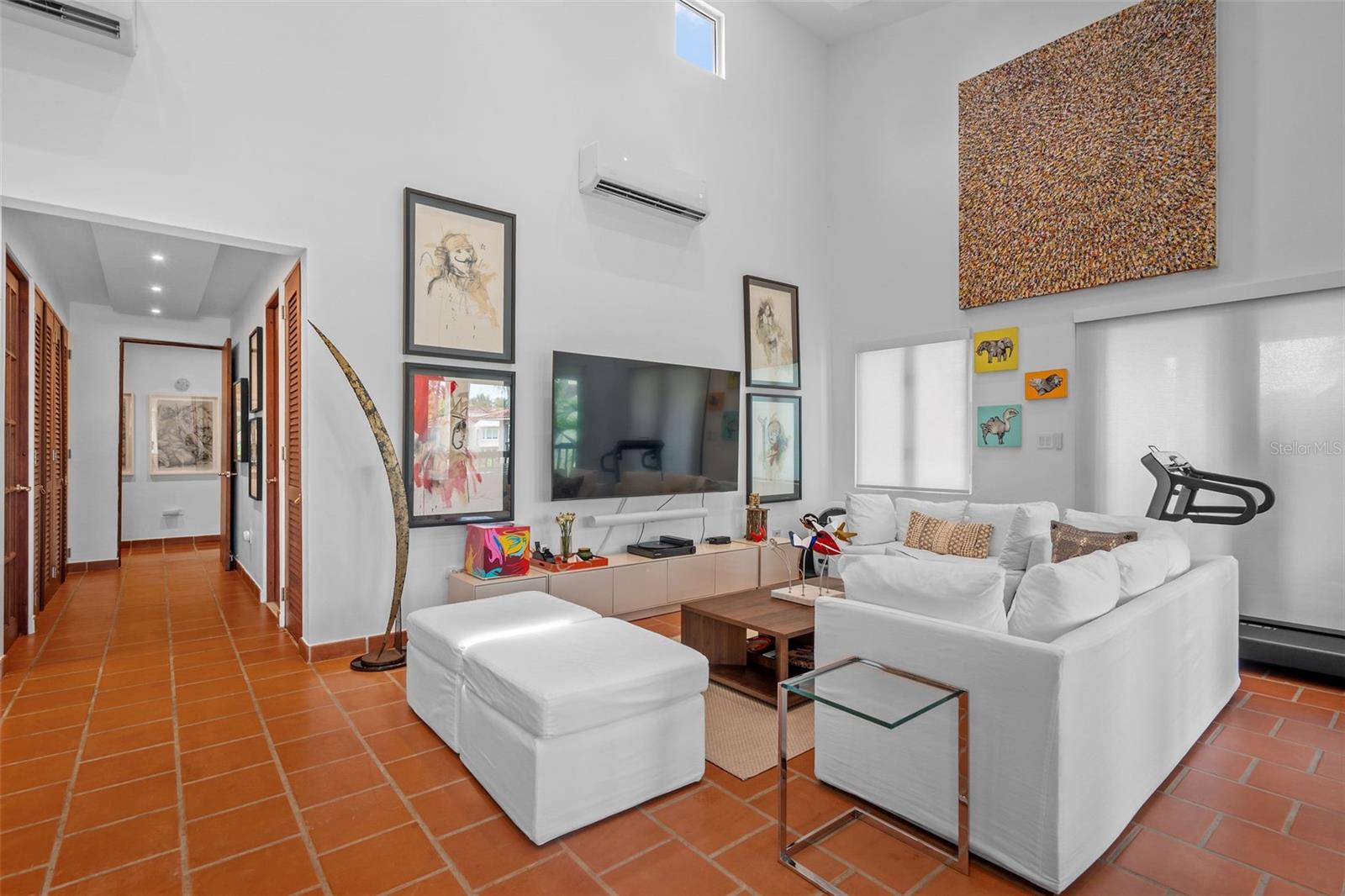 LAKESIDE VILLAS - Residential